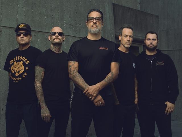 Strung Out - support: THE CORPS